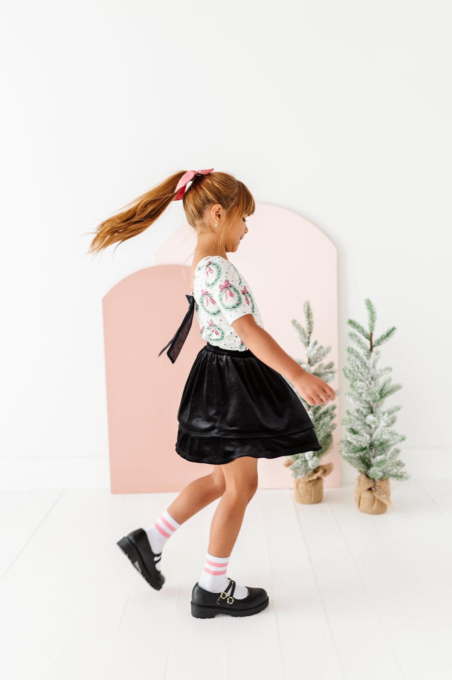 Girly Wreath | Scoop Back TEE