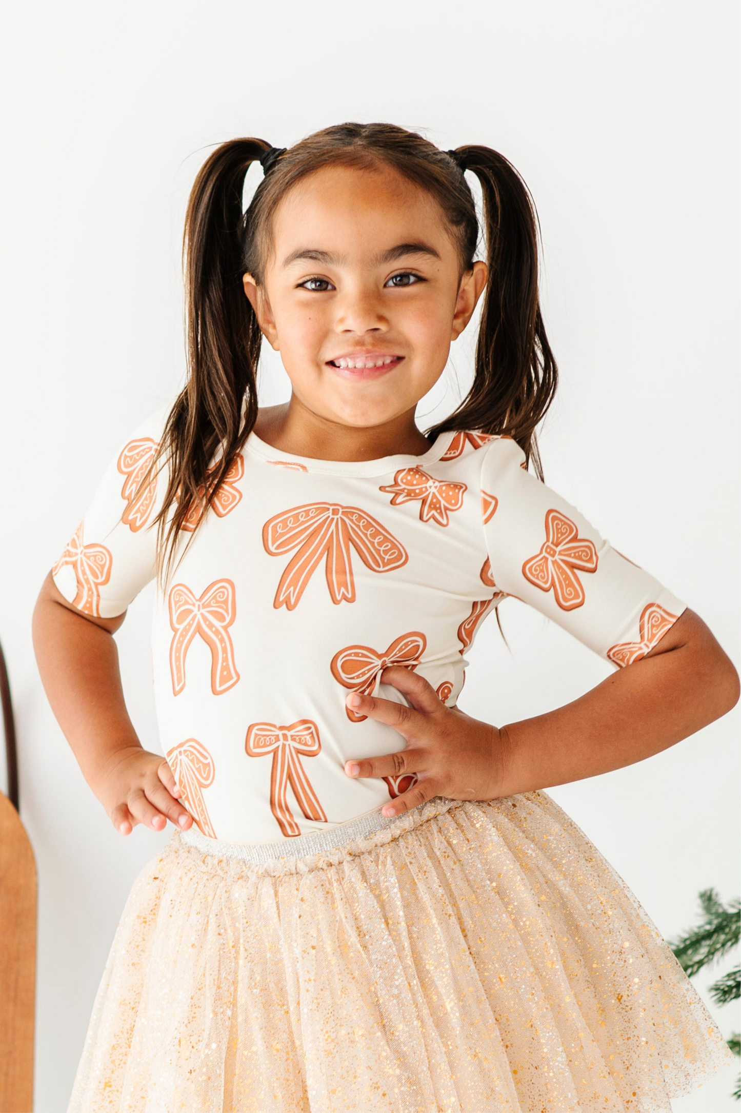 Gingerbread Bow | Scoop Back TEE