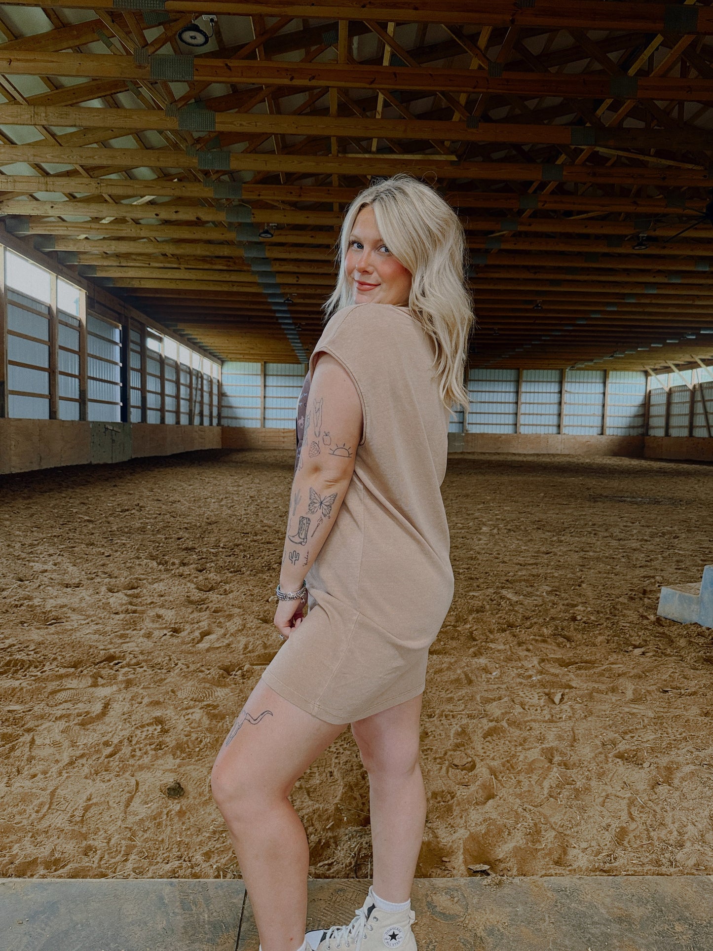 THE TSHIRT DRESS: TAUPE