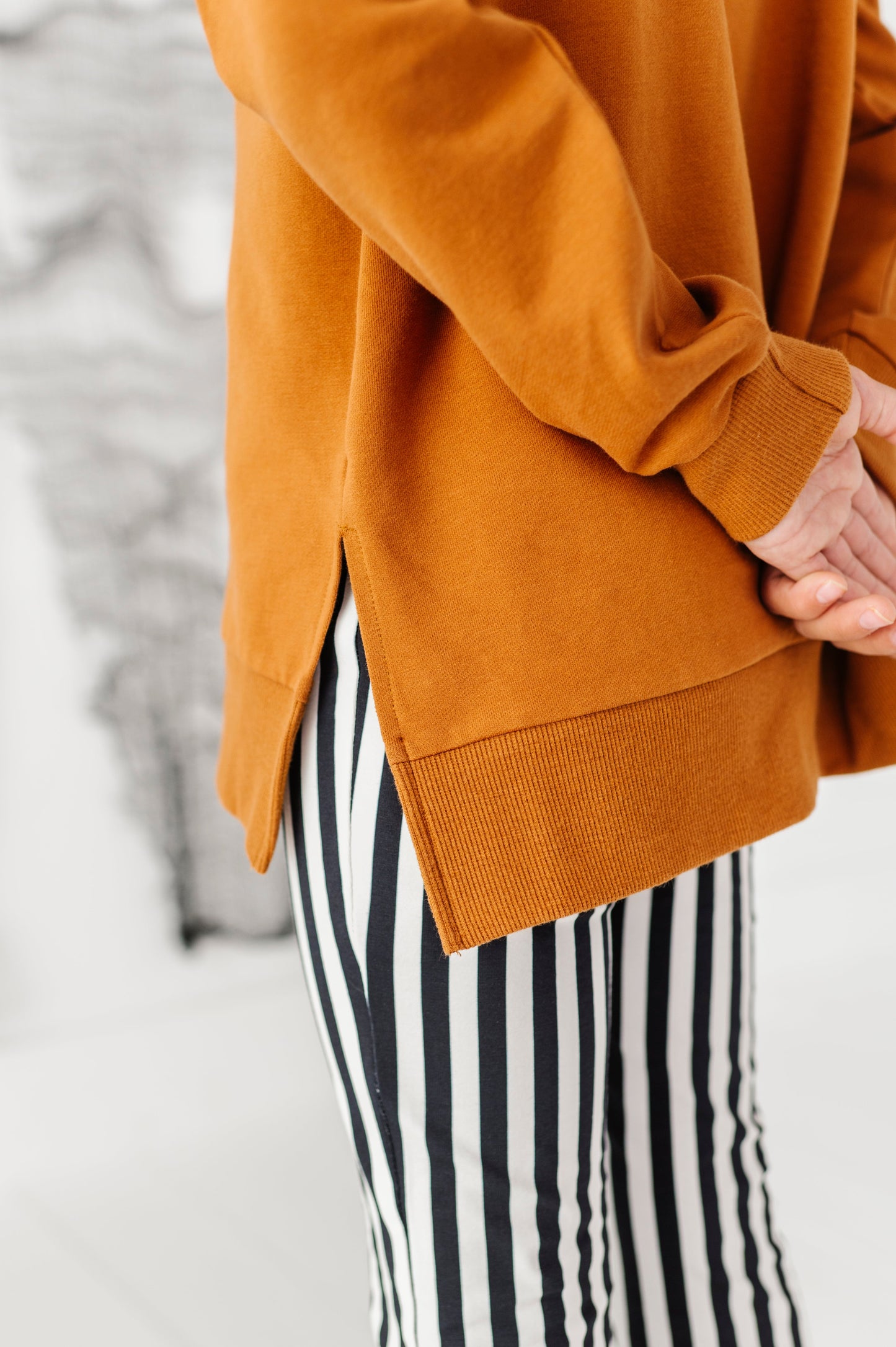 Striped Bow | SIDE-SPLIT SWEATSHIRT