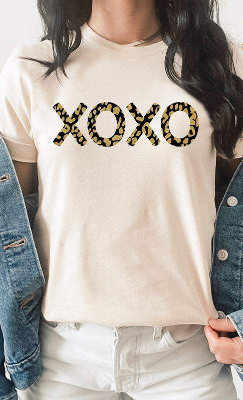 Metallic Gold Leopard Print XOXO Graphic Tee - Aaria Tees