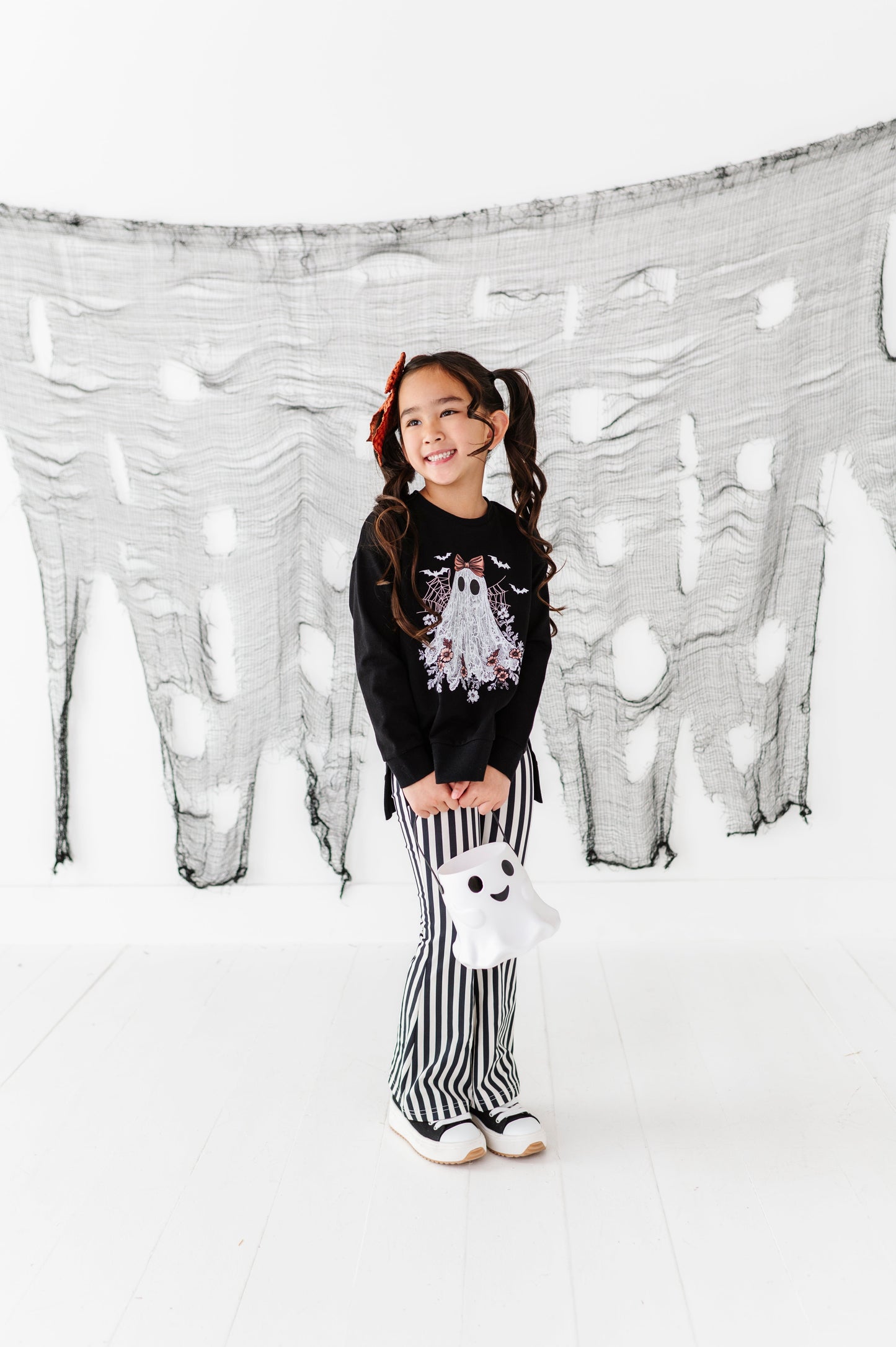 Lacey the Ghost | SIDE-SPLIT SWEATSHIRT