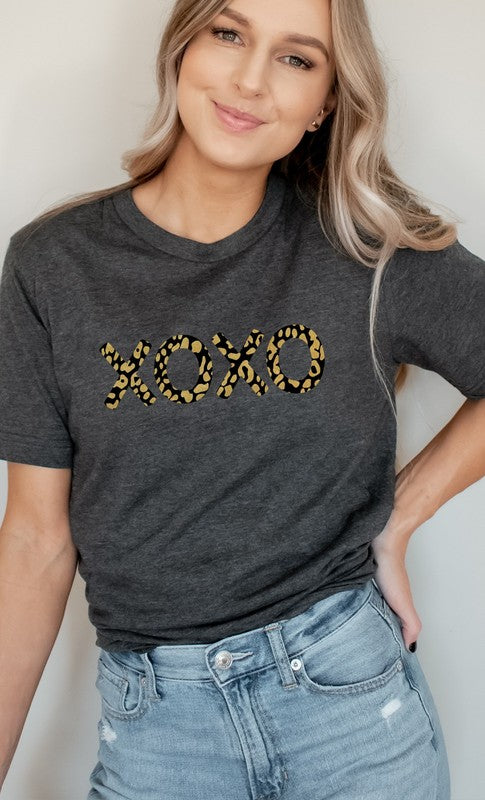 Metallic Gold Leopard Print XOXO Graphic Tee - Aaria Tees