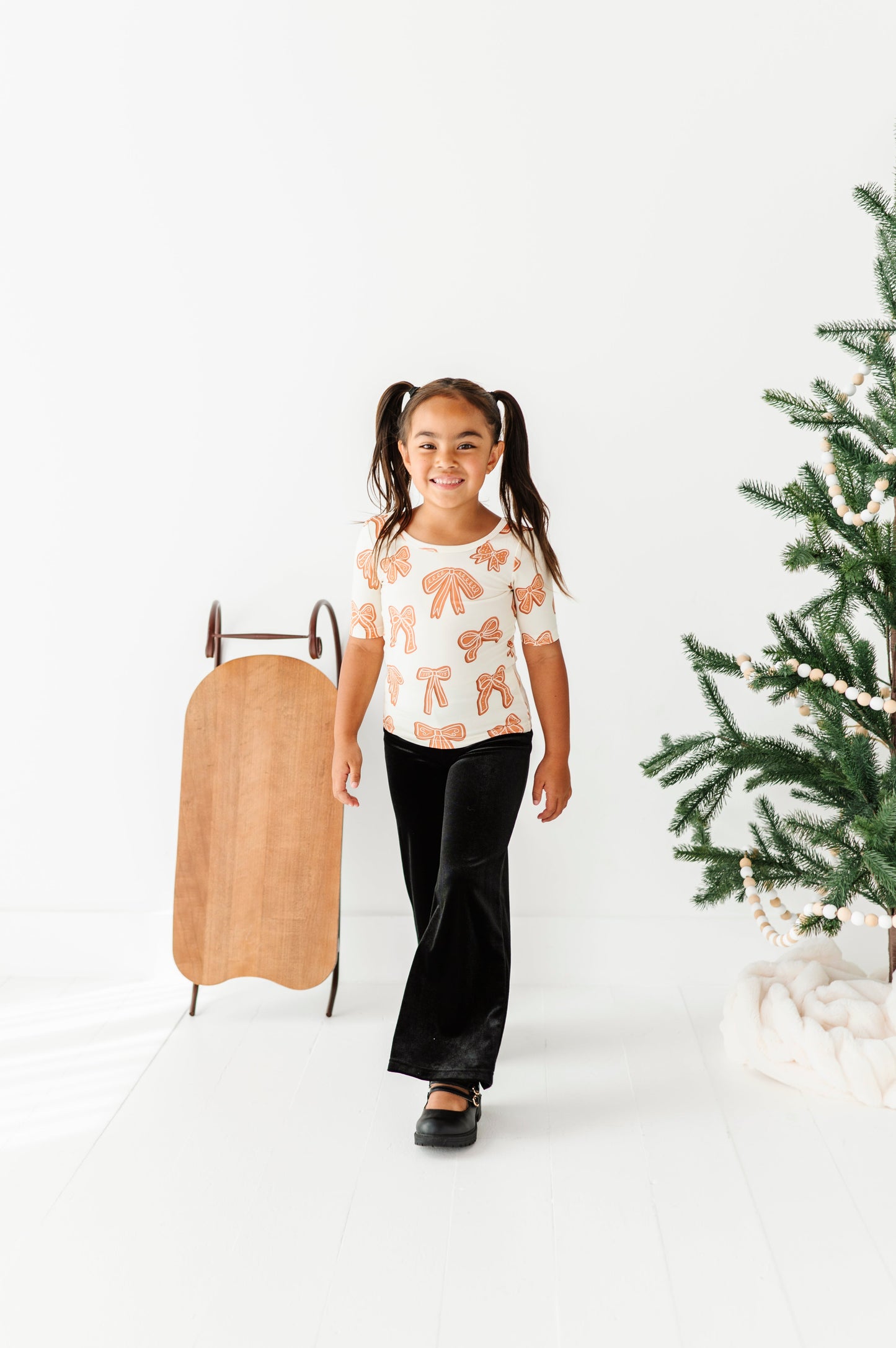 Gingerbread Bow | Scoop Back TEE
