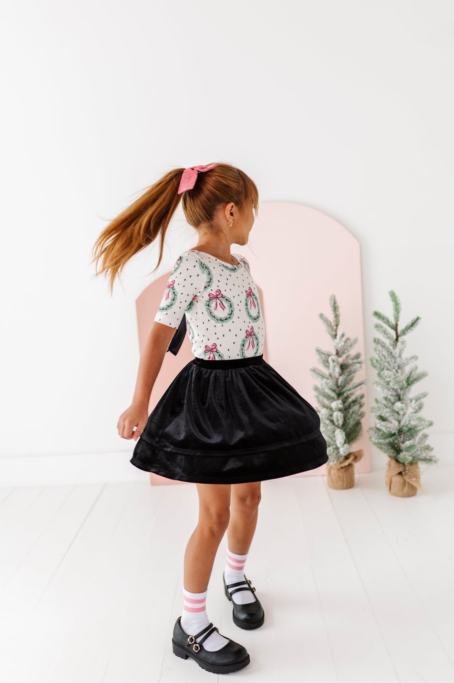 Girly Wreath | Scoop Back TEE