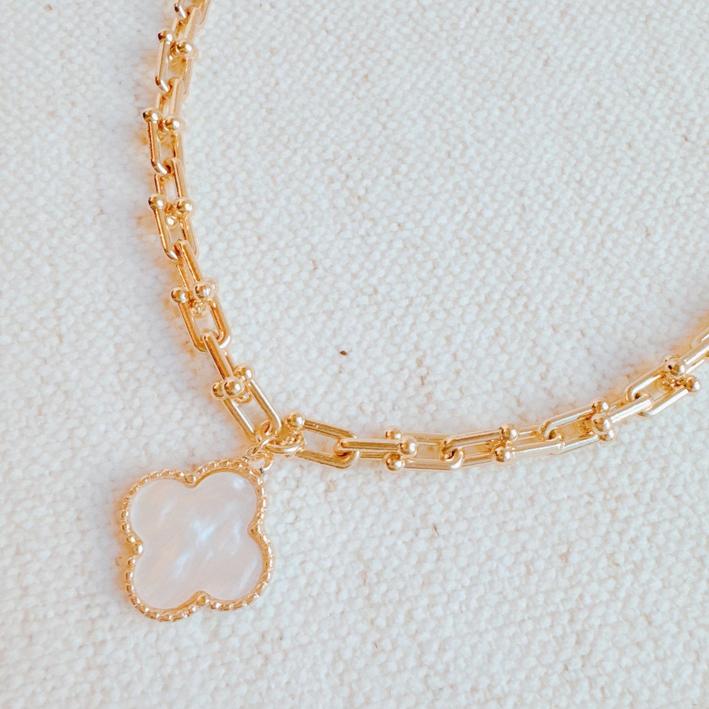 Fiona Pendant U Chain Necklace - Aaria Tees