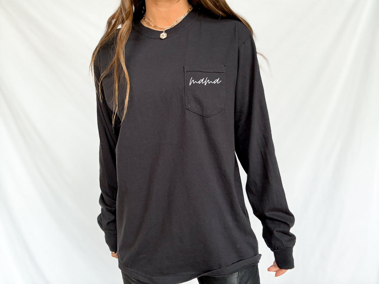 Comfort Colors Mama mom Pocket Long Sleeve Shirt (cursive 1)