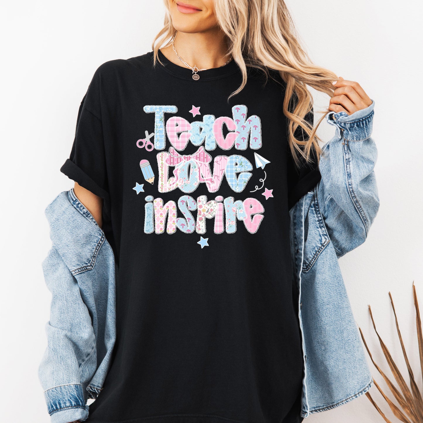 Teach Love Inspire, Pastel, Teacher, Back to School, First Day of School, Cute, Teacher Appreciation, Coquette, Comfort Colors T-Shirt