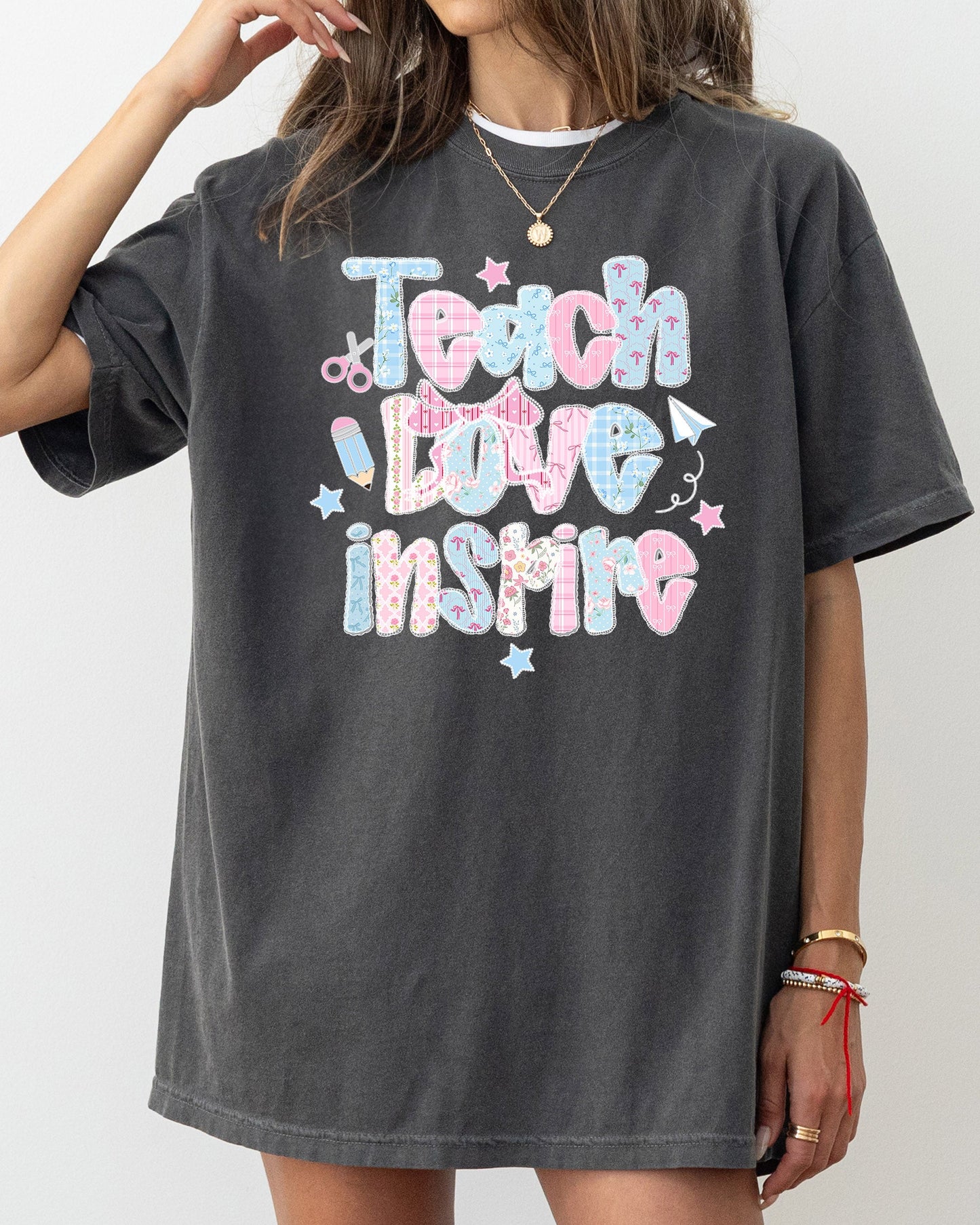 Teach Love Inspire, Pastel, Teacher, Back to School, First Day of School, Cute, Teacher Appreciation, Coquette, Comfort Colors T-Shirt