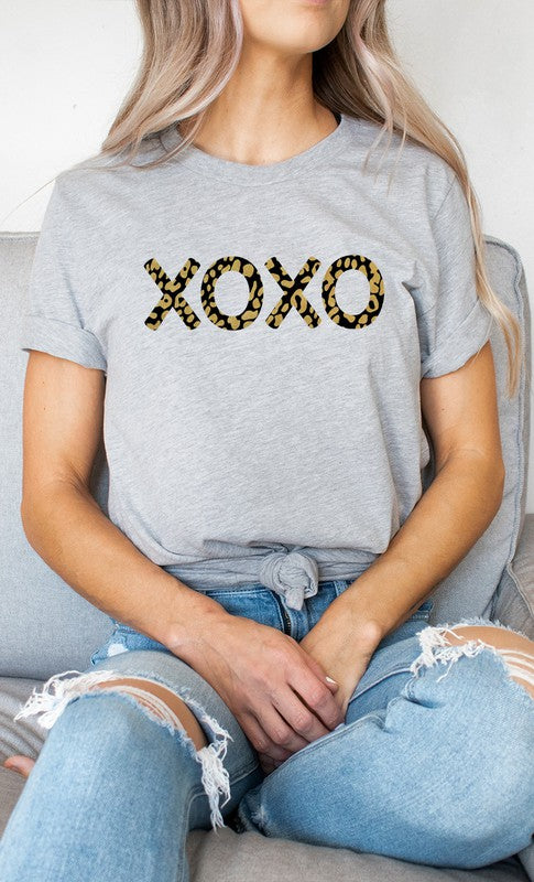 Metallic Gold Leopard Print XOXO Graphic Tee - Aaria Tees