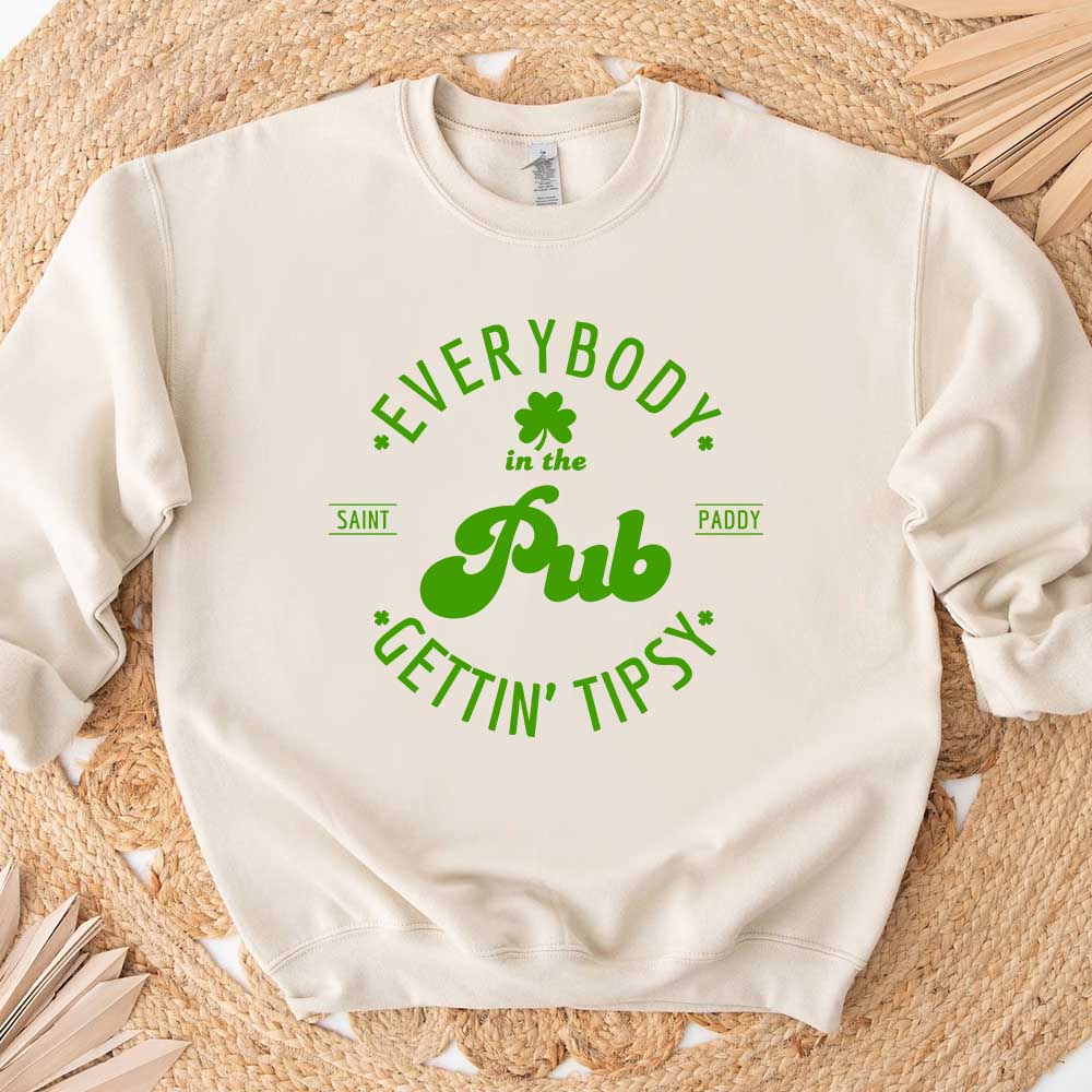 Funny Shirt – Everybody in the Pub Gettin' Tipsy Tee