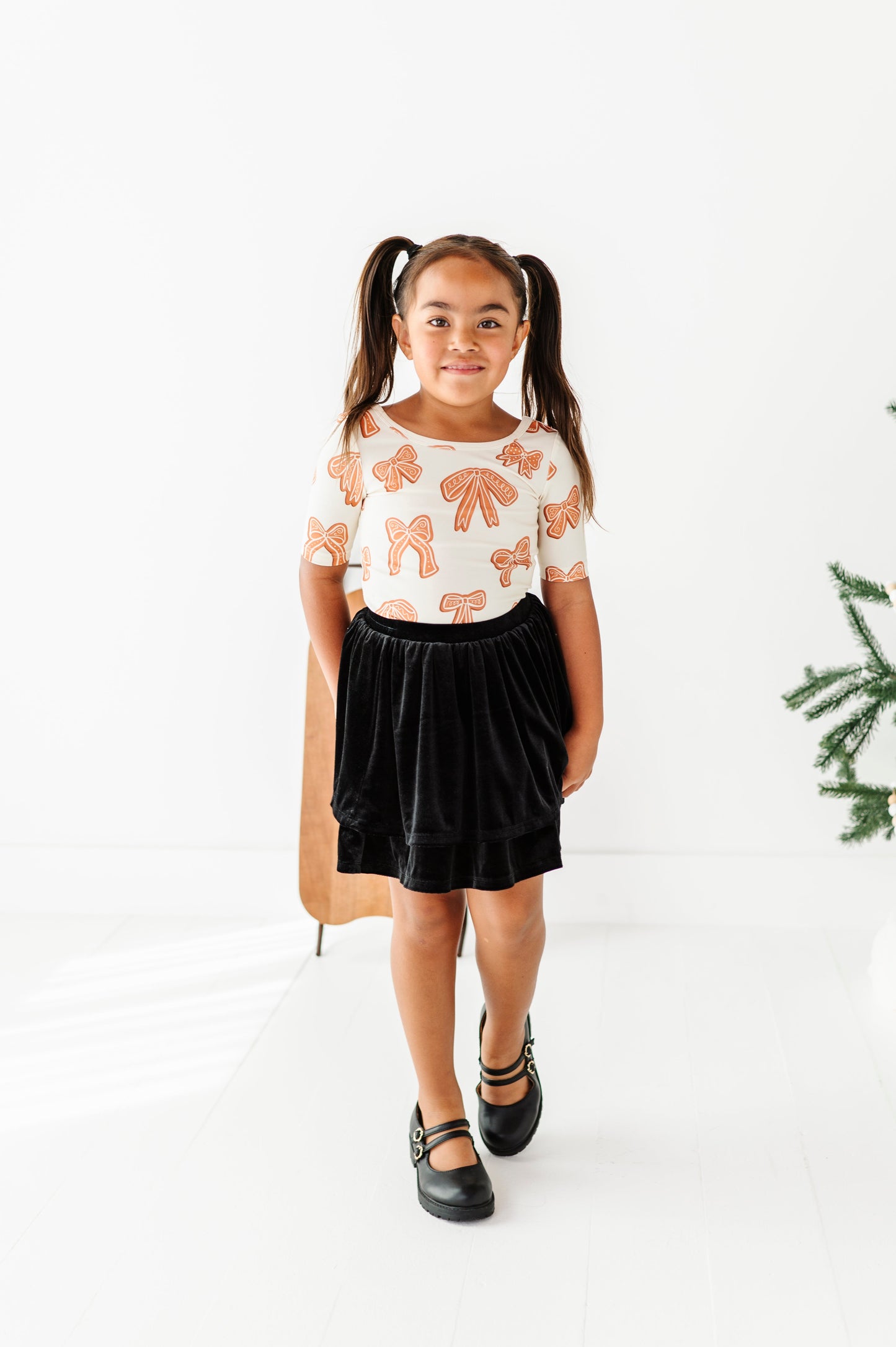 Gingerbread Bow | Scoop Back TEE