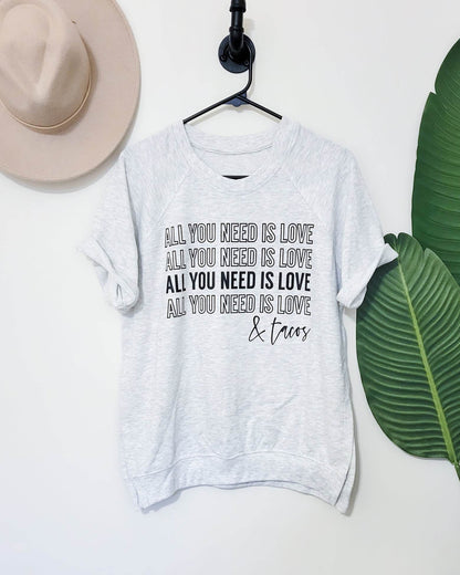 All You needs is love and Tacos Short sleeve Pullover
