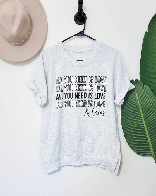 All You needs is love and Tacos Short sleeve Pullover