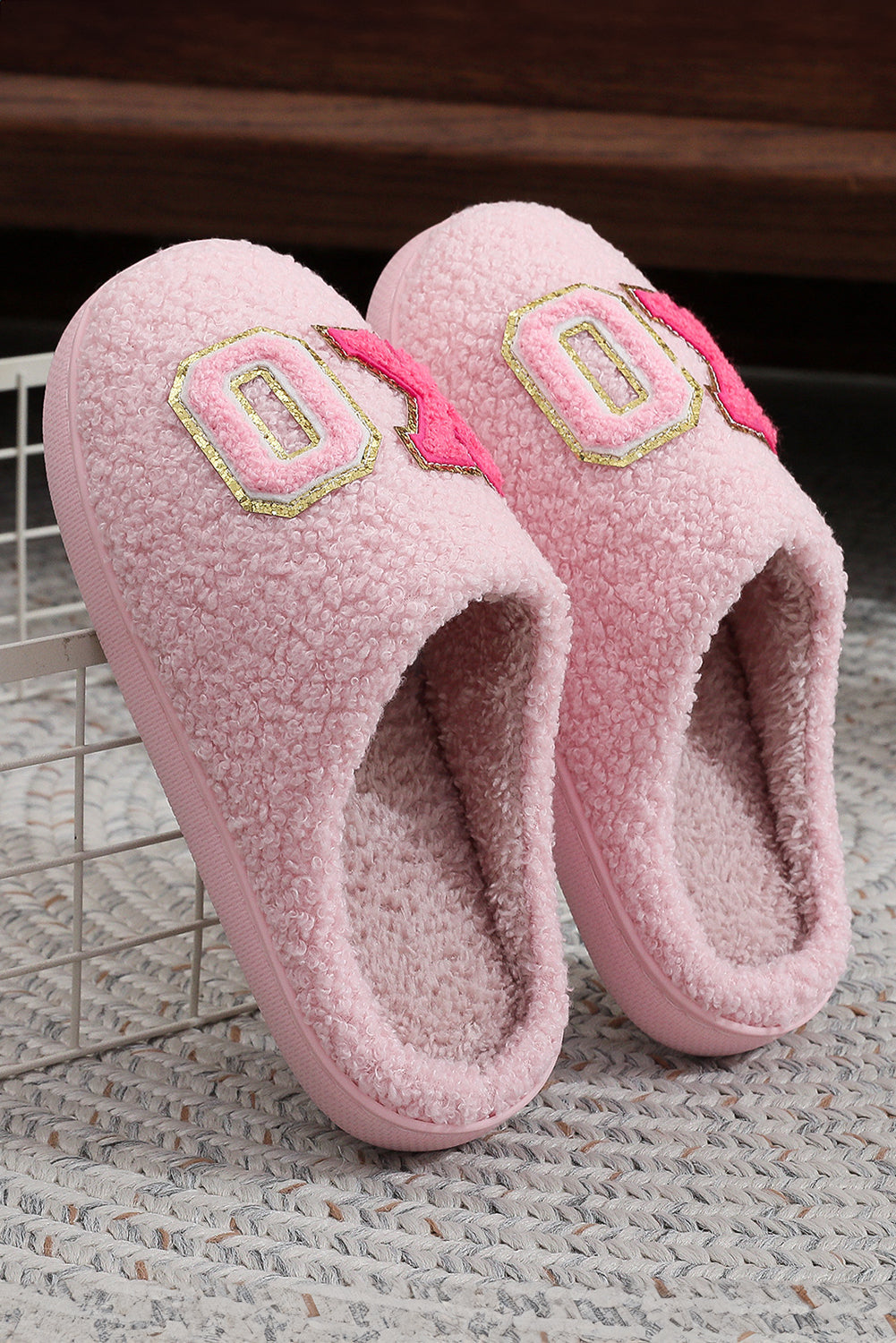 Pink XOXO Letter Graphic Plush Winter Slippers