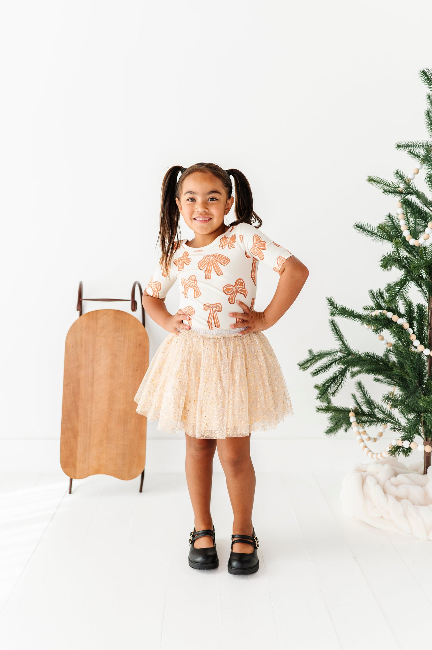 Gingerbread Bow | Scoop Back TEE