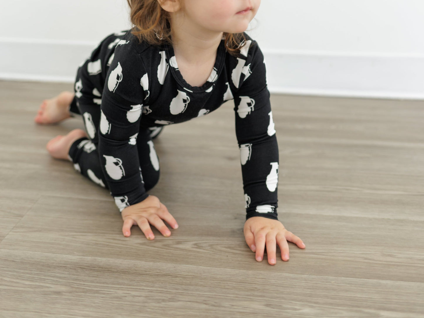 Color Blind Pineapple 2-Piece Set