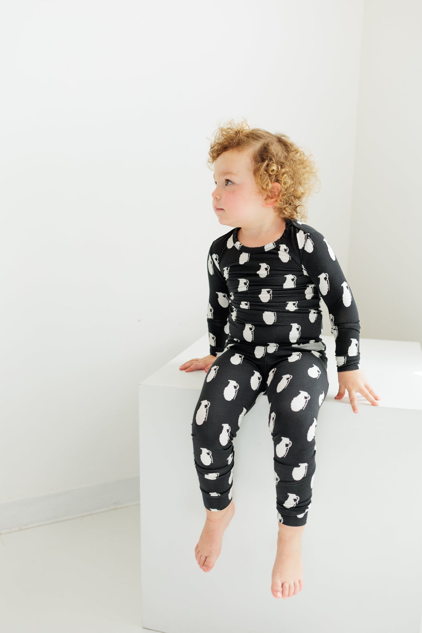 Color Blind Pineapple 2-Piece Set