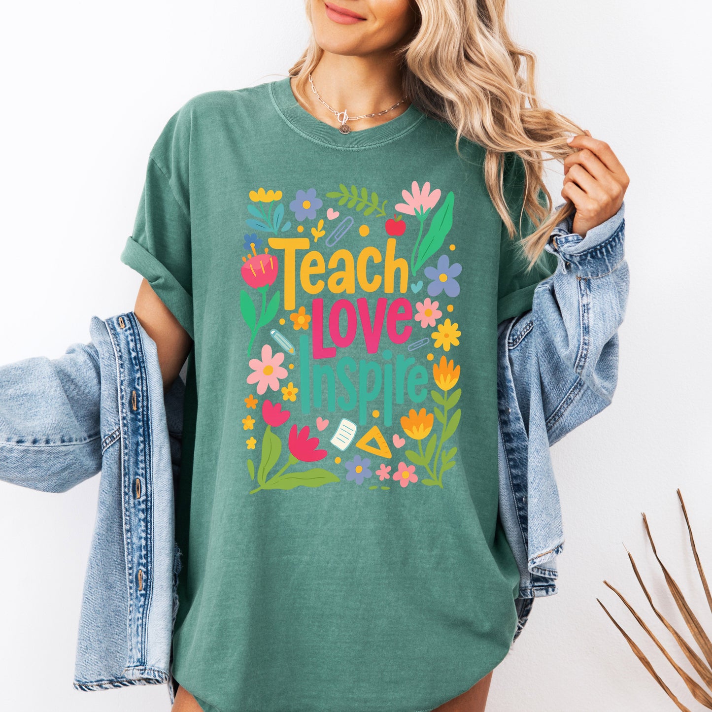 Teach Love Inspire, Floral, Boho, Retro, First Day of School, Cute, Teacher Appreciation, Coquette, Comfort Colors T-Shirt