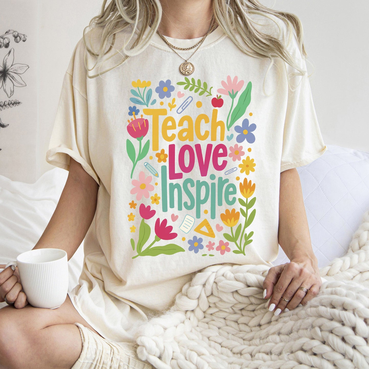 Teach Love Inspire, Floral, Boho, Retro, First Day of School, Cute, Teacher Appreciation, Coquette, Comfort Colors T-Shirt