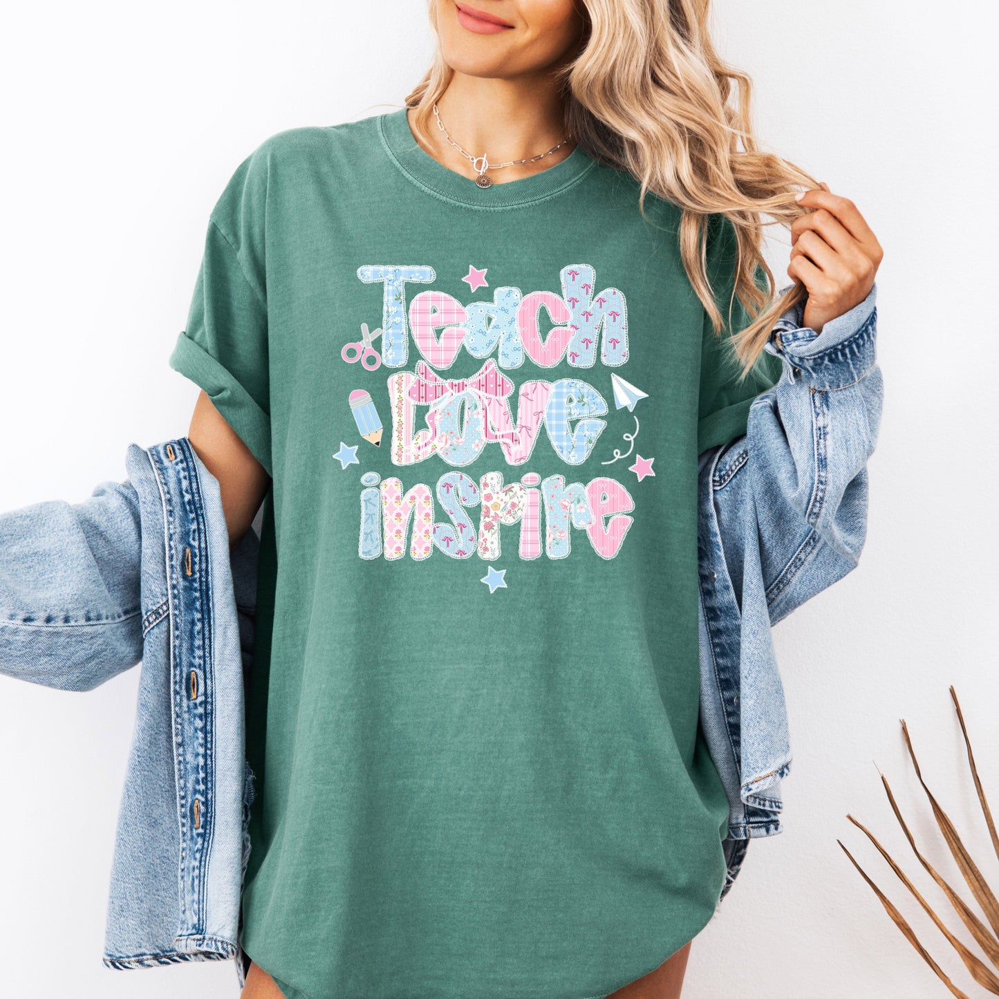 Teach Love Inspire, Pastel, Teacher, Back to School, First Day of School, Cute, Teacher Appreciation, Coquette, Comfort Colors T-Shirt