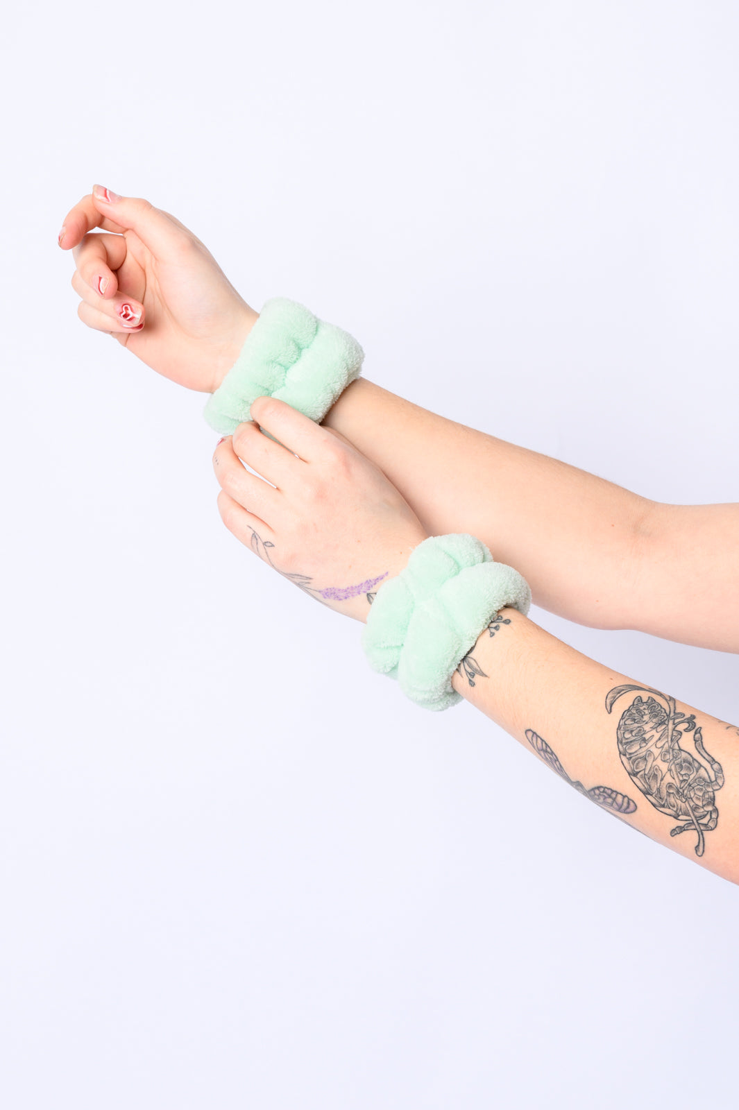 Lost in the Moment Headband and Wristband Set in Green (Online Exclusive)