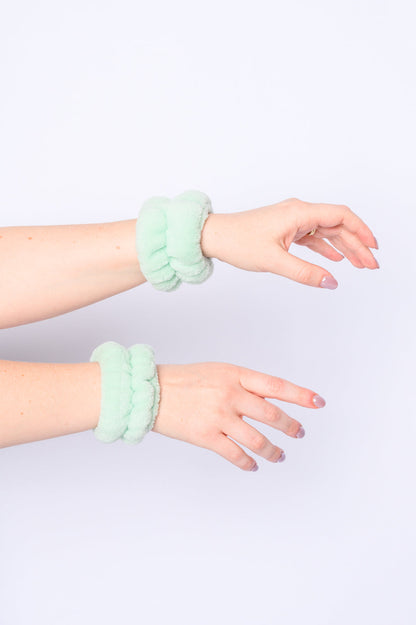 Lost in the Moment Headband and Wristband Set in Green (Online Exclusive)