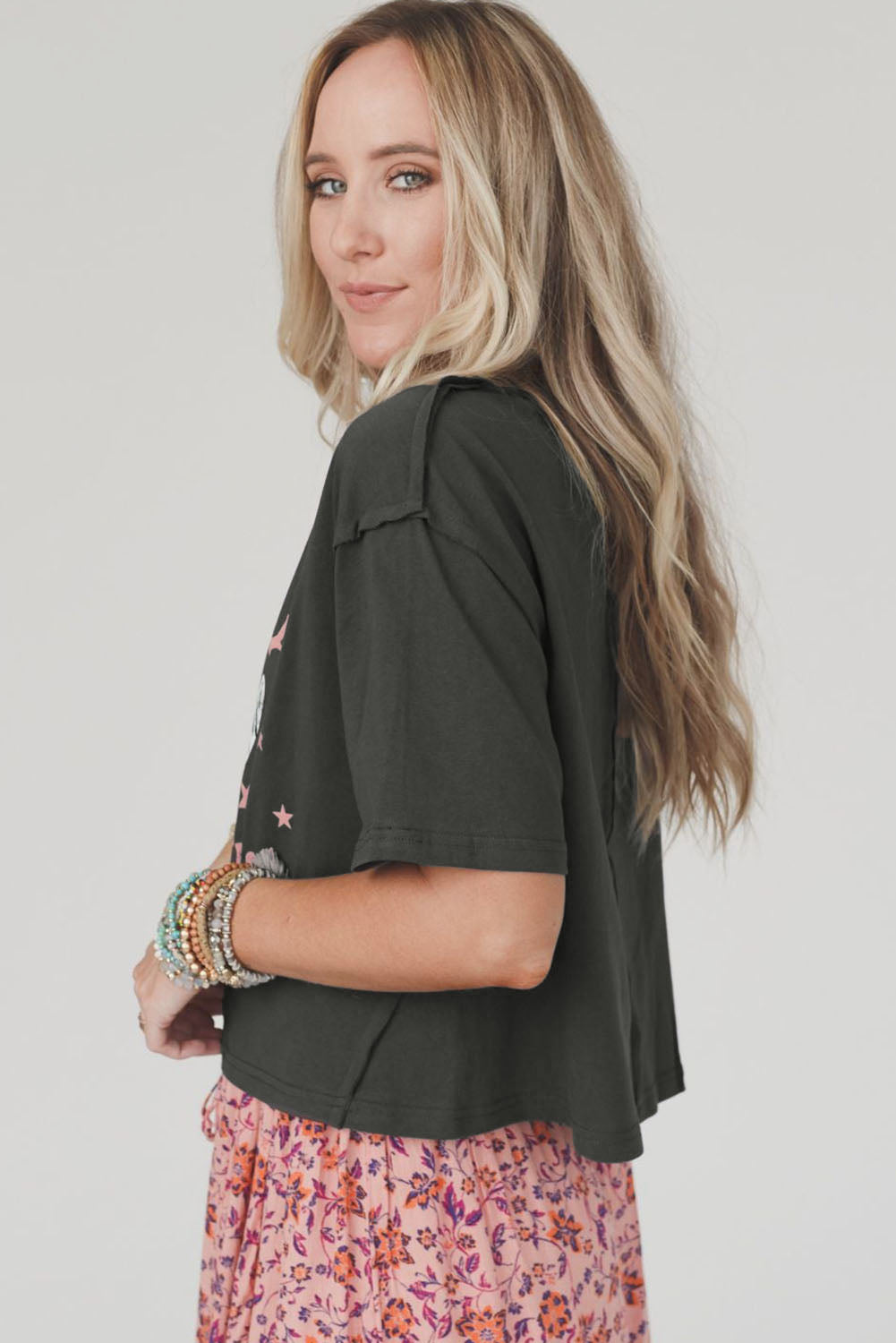 Gray WE TRUST IN DOLLY Western Fashion Graphic Tee - Aaria Tees