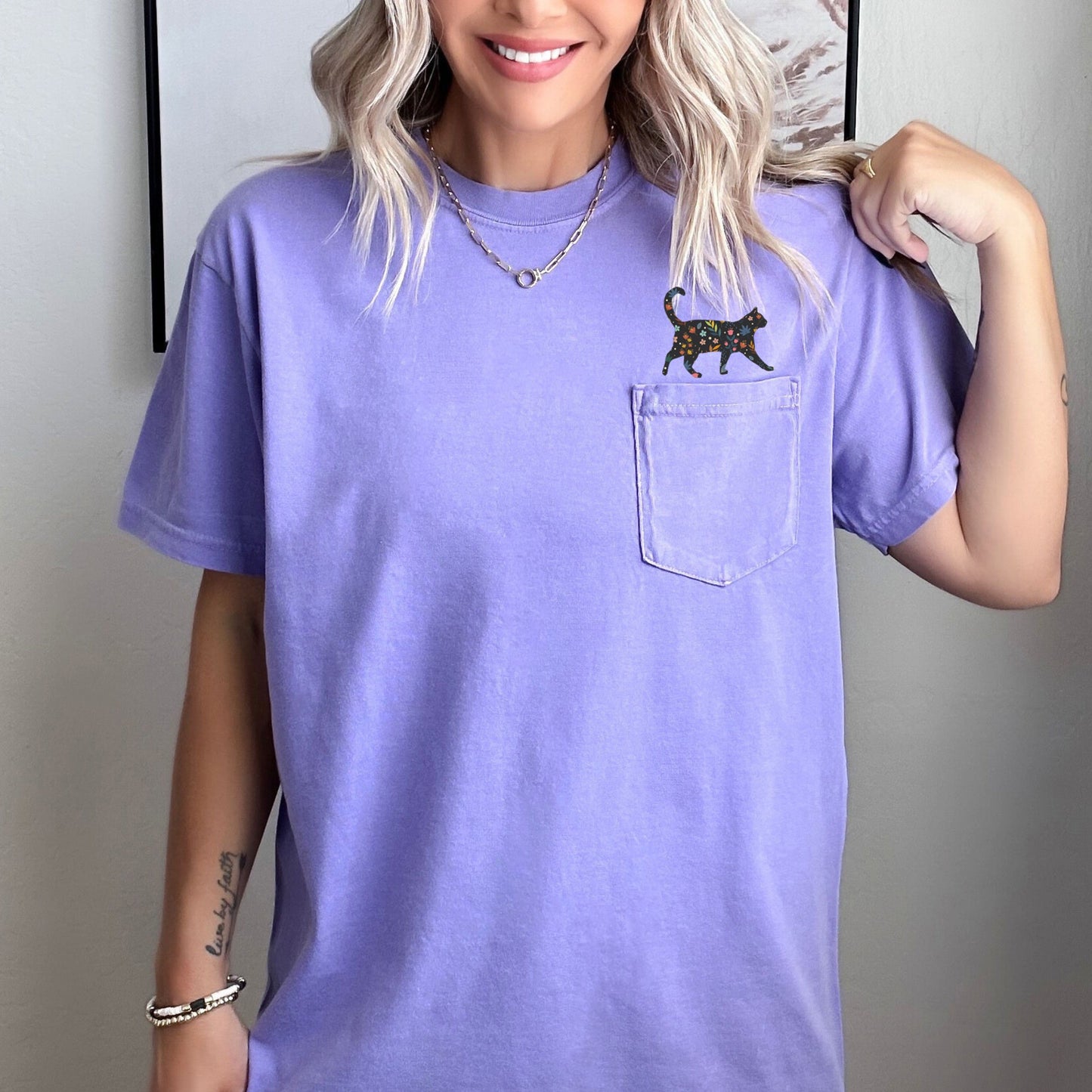 Cat Lover Kitty with flowers Comfort Colors Pocket T Shirt